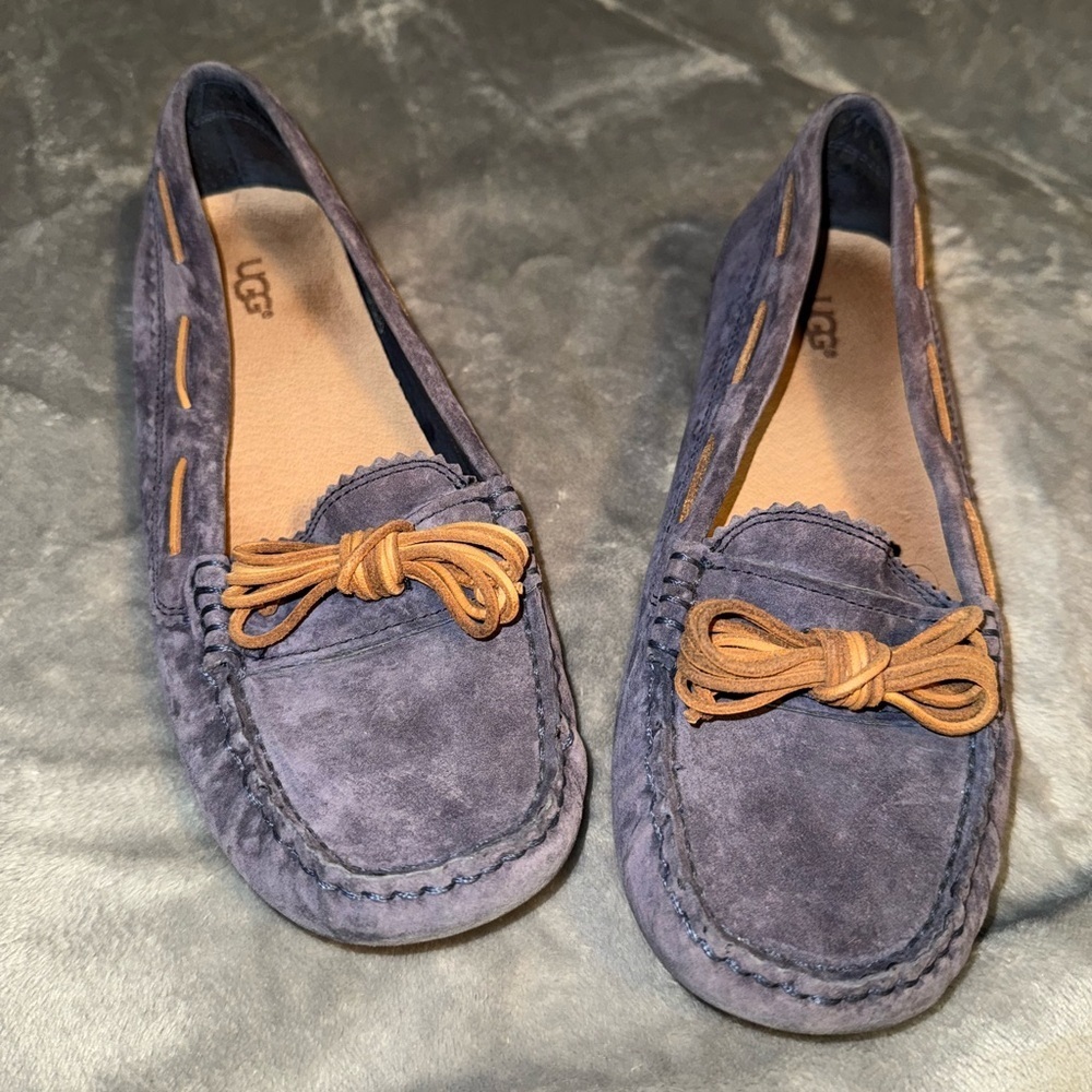 UGG Women's Moccasins in Blue Suede with Tan Accents Size U.S 6.5 - Picture 1 of 6